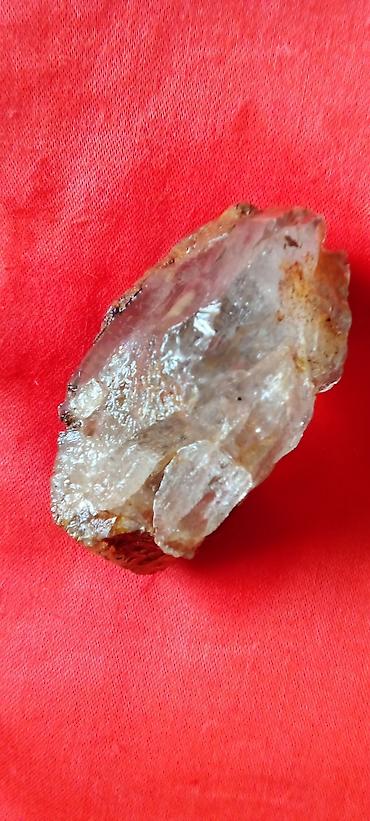 red dot: Prirodni kvarcni kristal – sirovi komad - Materijal: prirodni kvarc — 3