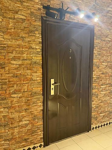 dəmir sef qapı: Mənzil üçün İşlənmiş Giriş qapısı Zamok ilə, Zəmanətli, Ödənişli quraşdırma, Ünvandan götürmə — 1
