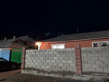 Продажа коттеджей и домов: Уй сатылат кочкор айылында Мал жаккан жери бар 2 этаж чоп жыйнаган — 1
