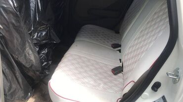 домкраты на авто: Салон автомобиля Honda, выполненный в светлых тонах, предлагает