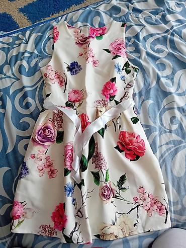 ges torba: Elegantna ženska haljina bez rukava sa floralnim printom - Model — 1