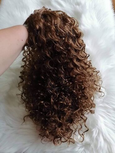 Perike i klipse: Perike
Cena 3200din — 17