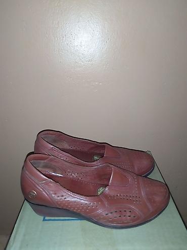 Продавцы-консультанты: Эти все женские обуви восемь пар за 5000 сом все в хорошем состоянии — 22