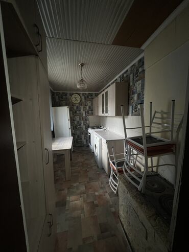 к акиева: 35 м², 1 комната, Старый ремонт Кухонная мебель