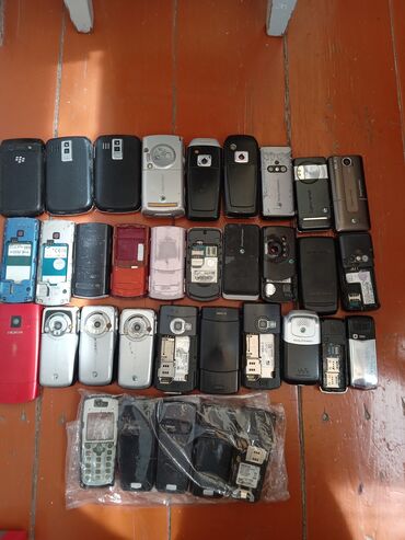 Digər mobil telefonlar: Kolleksiya üçün köhnə mobil telefonlar və ehtiyat hissələri dəsti -