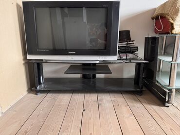 Телевизоры: Samsung HDTV televizor + şüşə TV stendi Xüsusiyyətlər: - Brend