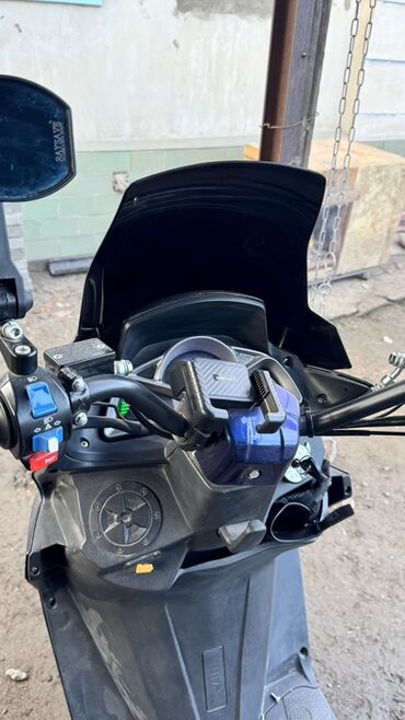 Скутеры: Тип скутера 180 куб. см, Бензин, Б/у — 4