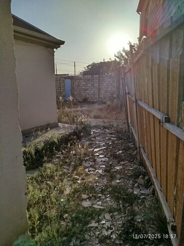 divan uzu: Sumqayıtda.Katej də.4 cü polis bölməsinin yanı. abtobus yolundan 20