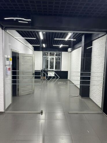 шкаф для документов со стеклом: Ички эшик айнек менен, 251 * x 317 см, Колдонулган