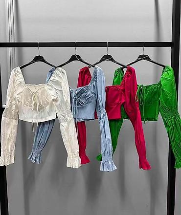 stefano baletanke: Ženska crop bluza sa spuštenim ramenima i puf rukavima Bluza: 2300 — 4