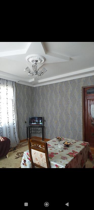 Uzunmüddətli kirayə mənzillər: Həyətyanı torpaq sahəsi 1 hektardır. Həyətdə bir böyük tövlə, 3 dam, 1 — 12