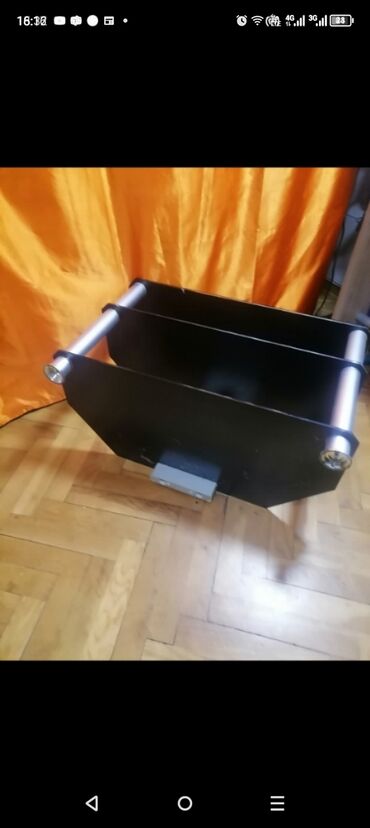 Komode: Sto stakleni za TV kao nov je . 80/40/50

Mirjevo — 5