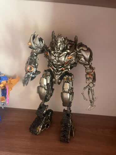 Oyuncaqlar: Transformers Tw1029 megatron figuru Teze alınıb/20 sm,Materialı çox