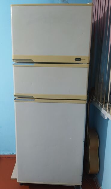 холодильники артел: Муздаткыч Колдонулган, Үч камералуу, 65 * 175 * 45