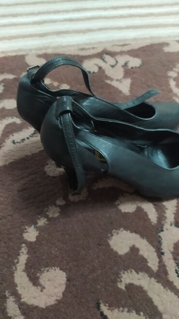 обувь женская бу: Туфли 37, цвет - Черный