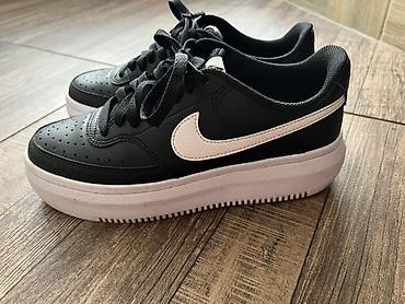 nike tn papuce: Nike ženske patike – crno‑bele
Nošene par puta samo — 1