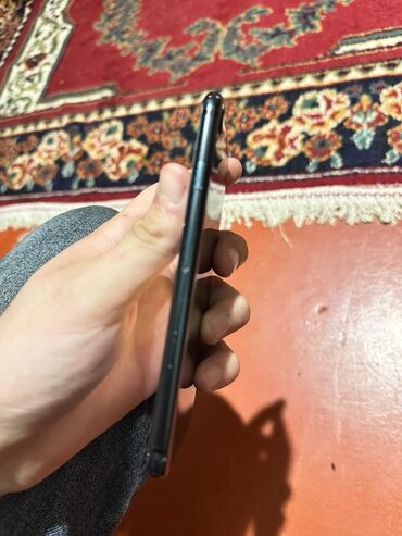 Apple iPhone: IPhone SE 2020, Qara, Qırıq — 7