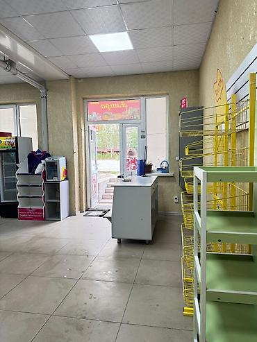 Продажа коммерческой недвижимости: Продажа магазинов В жилом доме, 66 м², Косметический ремонт, Отдельный вход, 1 этаж — 9