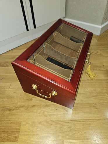 Digər kolleksiyalar: Humidor satılır. Siqar saxlanması üçün qutu