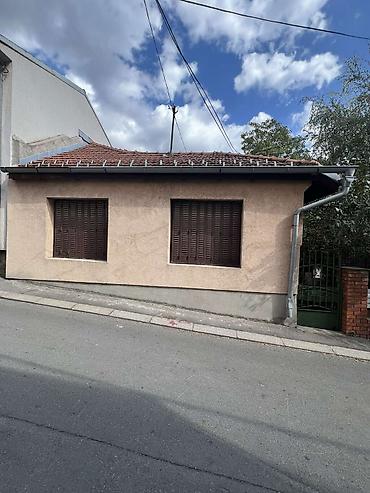 Prodaje se porodična kuća na Zvezdari koja se nalazi u izuzetno mirnom