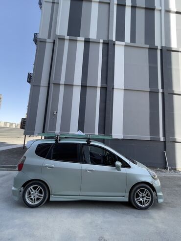 крыло переднее хонда фит: Honda Fit (хэтчбек, 5 дверей), правый руль. Цвет