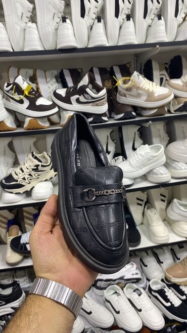 Ayaqqabılar: Məhsul: Kişi və qadın ayaqqabıları – gündəlik və stil kombinasiyası — 4