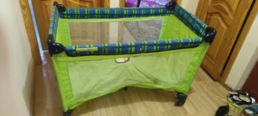 ходунки зеленые: Продается детская кроватка. БУ, в идеальном состоянии, складная. Лучше