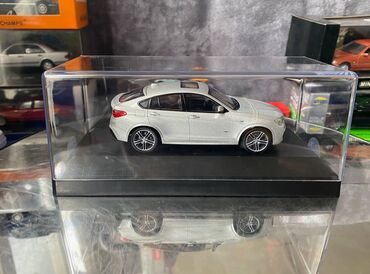 Avtomobil modelləri: Коллекционная модель BMW X4 series F26 Melbourne Silver 2015 Dealer — 7
