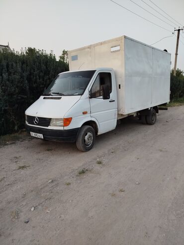спринтер гурзавик: Белый грузовой фургон Mercedes-Benz Sprinter, предназначенный для