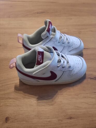 muzicka kutija za bebe: Nike, Size - 24