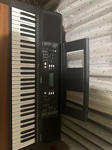 Продаю б/у Yamaha PSR-E373, состояние отличное. Все клавиши, кнопки
