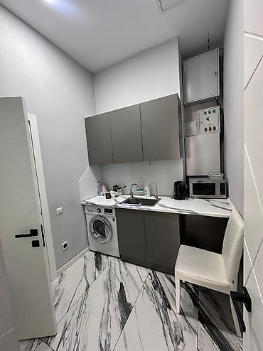 Аренда помещений свободного назначения: Сдаем место для мастера маникюра в уютной студии красоты. Адрес — 11