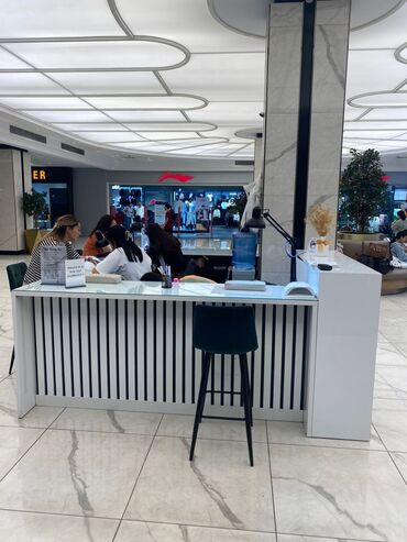 Оборудование для бизнеса: Продается торговое оборудование для Nail Bar, можно переделать под