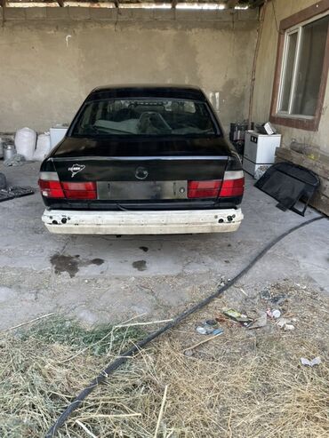 BMW: BMW 5 series: 1990 г., Седан