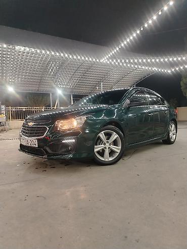 cruz dice: Chevrolet Cruze sedan - Gecə çəkilişində görünən tünd yaşıl/göy — 1
