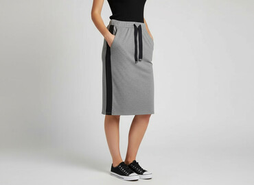 krótkie spodenki dresowe allegro: Reserved YFL, Women`s skirt, size S