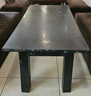 каменные подоконники: Продаются столы, 4 шт, сделаны из камня. Один стол стоит 3500 сом