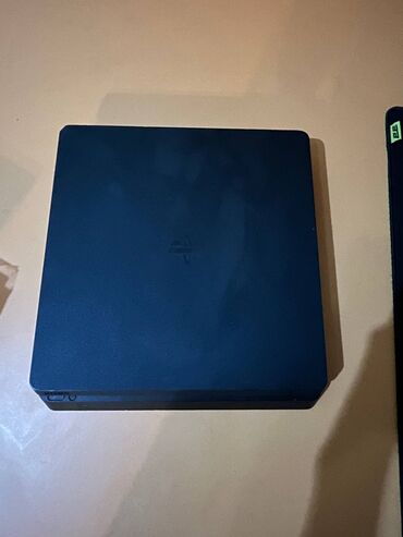 PS4 (Sony Playstation 4): PlayStation 4 Slim oyun konsolu + unikal dizaynlı DualShock 4 pultu - — 2