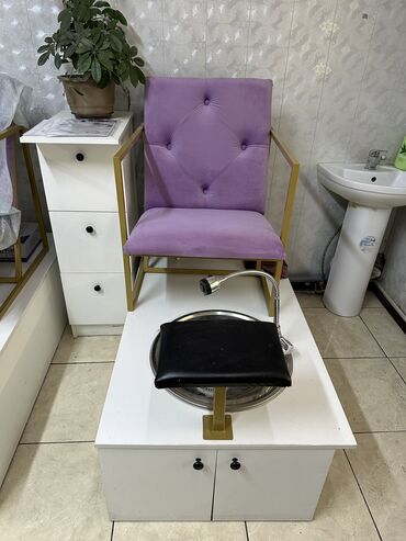 салон красоты услуги: Продаю педикюрное кресло, состояние хорошее