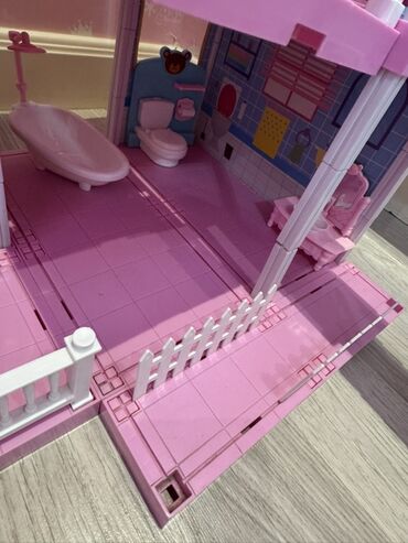 Digər uşaq mebeli: Böyük kukla evi dəsti - 3 mərtəbəli, bir neçə balkon və terraslı — 8