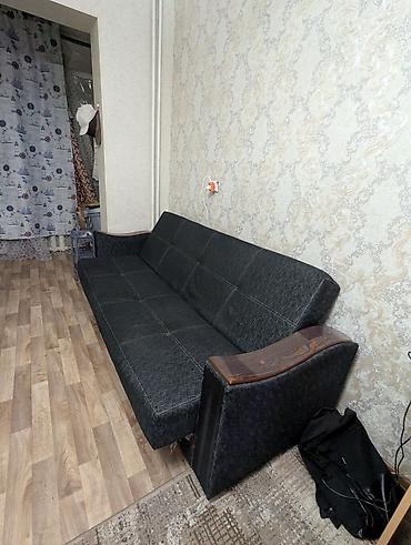 Продаю 2 дивана-кровати. Чёрный диван — хорошее состояние, 3000 сом at lalafo.kg Продаю 2 дивана-кровати. Чёрный диван — хорошее состояние, 3000 сом