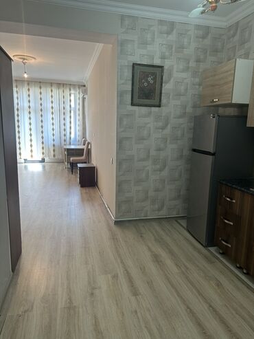 İnformatika: Bu mənzil yaşayış üçün ideal olub, müasir dizaynda təmir edilib. Geniş