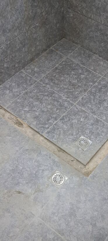 plasmas su çənləri: Boş duş kabini/duş guşəsi üçün hazır döşəmə platforması və