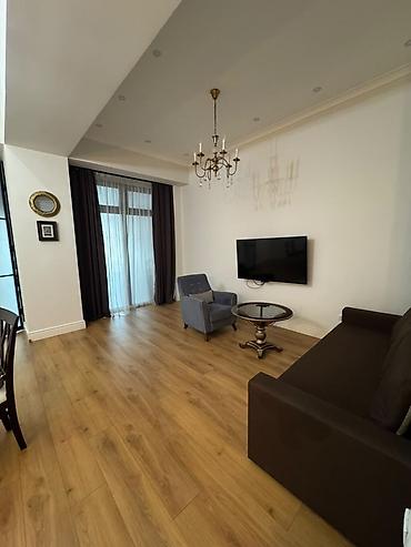 продаю гостинку: 3 комнаты, 85 м², Площадь Ала-Тоо Элитка, 3 этаж, Дизайнерский ремонт — 1