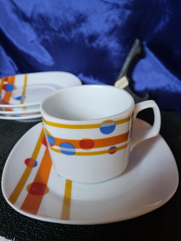 Kuhinjski setovi: Solje vintaz za kafu,caj puniji porcelan. Komada 4 u ceni. Tacne — 6