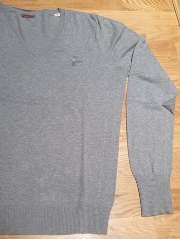 Džemperi: DIESEL original sivi džemper V izrez muški, lagan, tanji, idealan i na