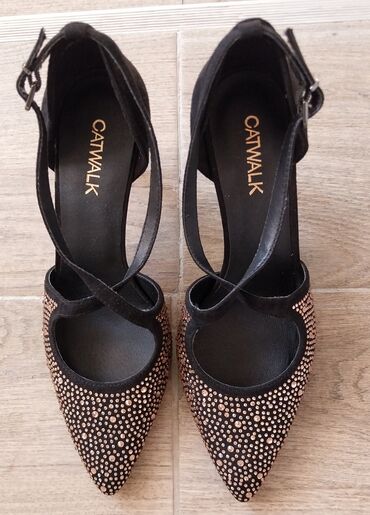 Salonke: Salonke, Catwalk, 37.5 — 3