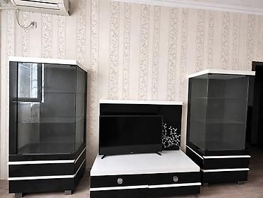 stol dəstləri: Qonaq otağı üçün modul mebel dəsti Tərkibi: - 2 ədəd şüşə vitrin — 2