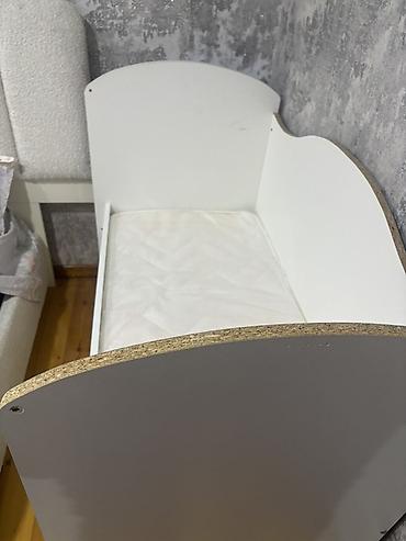 uşaq besik: Oğlan və qız üçün, İşlənmiş, Dördbucaq, Beşik, Dəst ilə, Matras ilə, Yellənmə mexanizmi ilə — 4