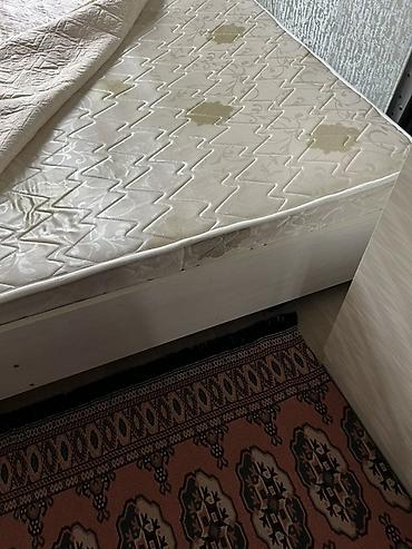 2х кровать: Двуспальная кровать с матрасом. - Размер: ориентировочно 160×200 см — 1